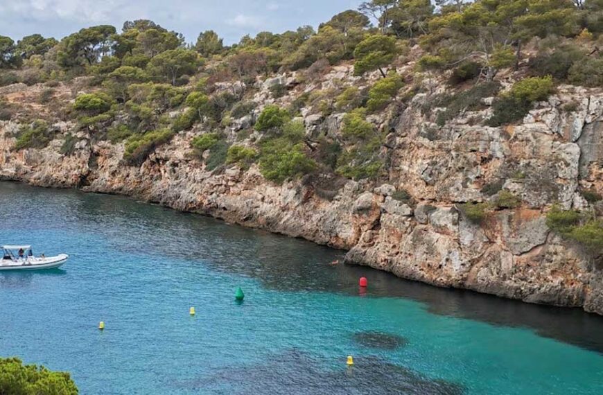 Mit dem Kajak entlang der Steilküste von Cala Pi – ein Abenteuer auf dem Wasser