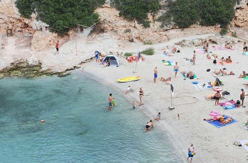 Darf man auf Mallorca am Strand Alkohol trinken?